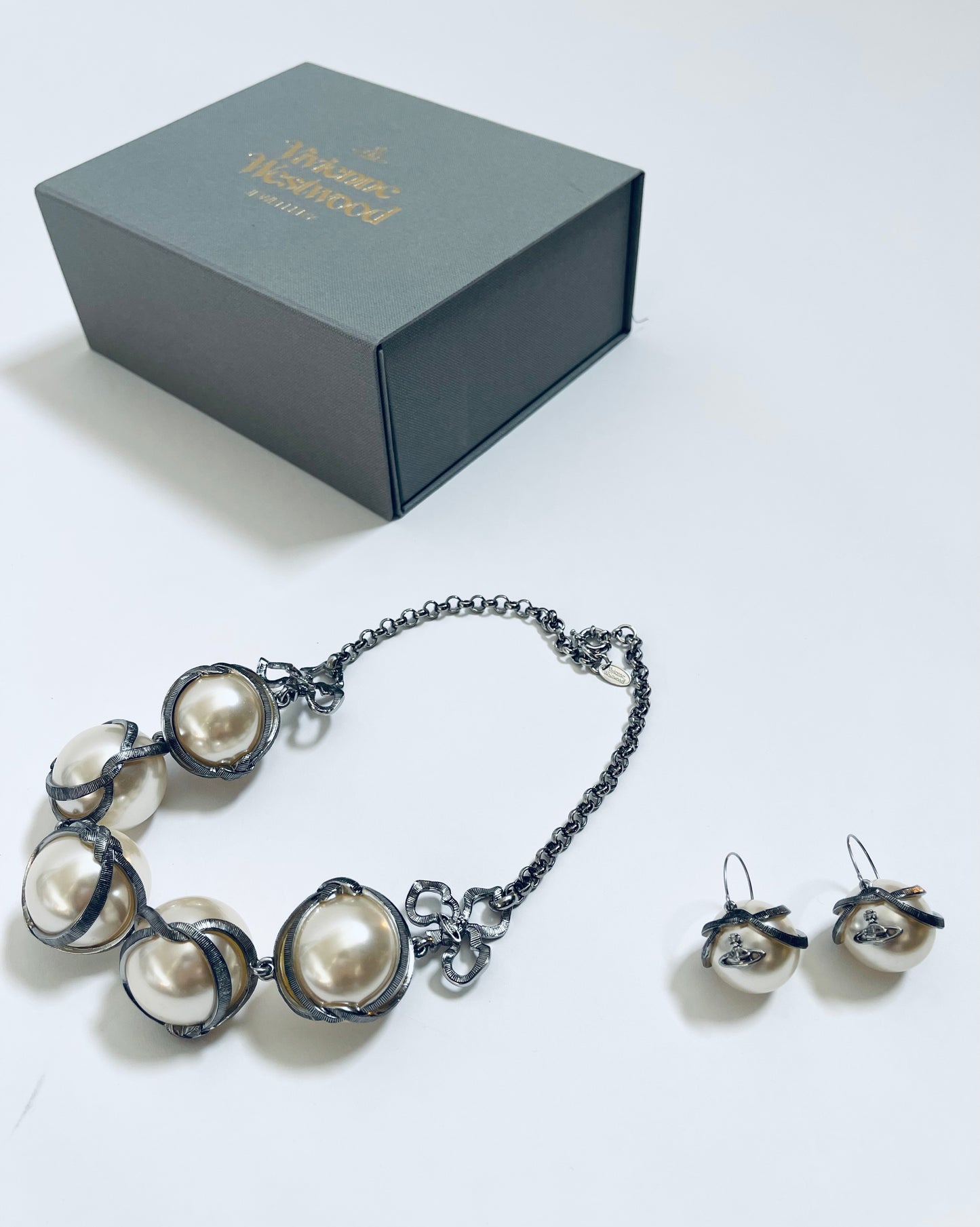 Vivienne Westwood Set of Jumbo White Pearl Necklace and Silver chain VINTAGE and earrings