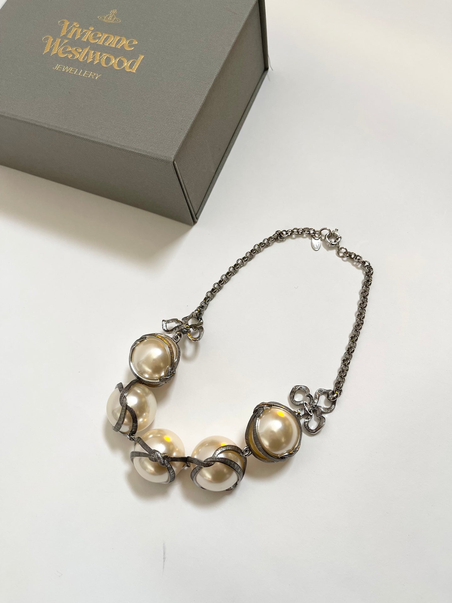 Vivienne Westwood Set of Jumbo White Pearl Necklace and Silver chain VINTAGE and earrings