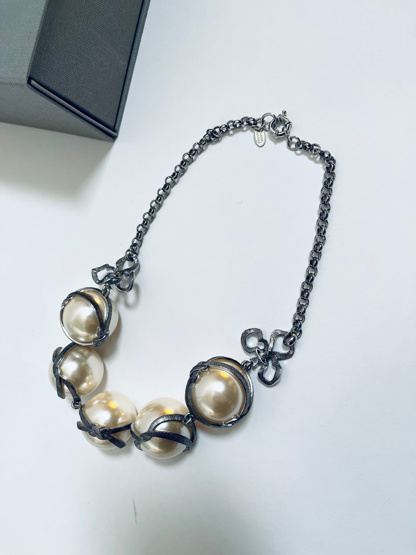 Vivienne Westwood Set of Jumbo White Pearl Necklace and Silver chain VINTAGE and earrings